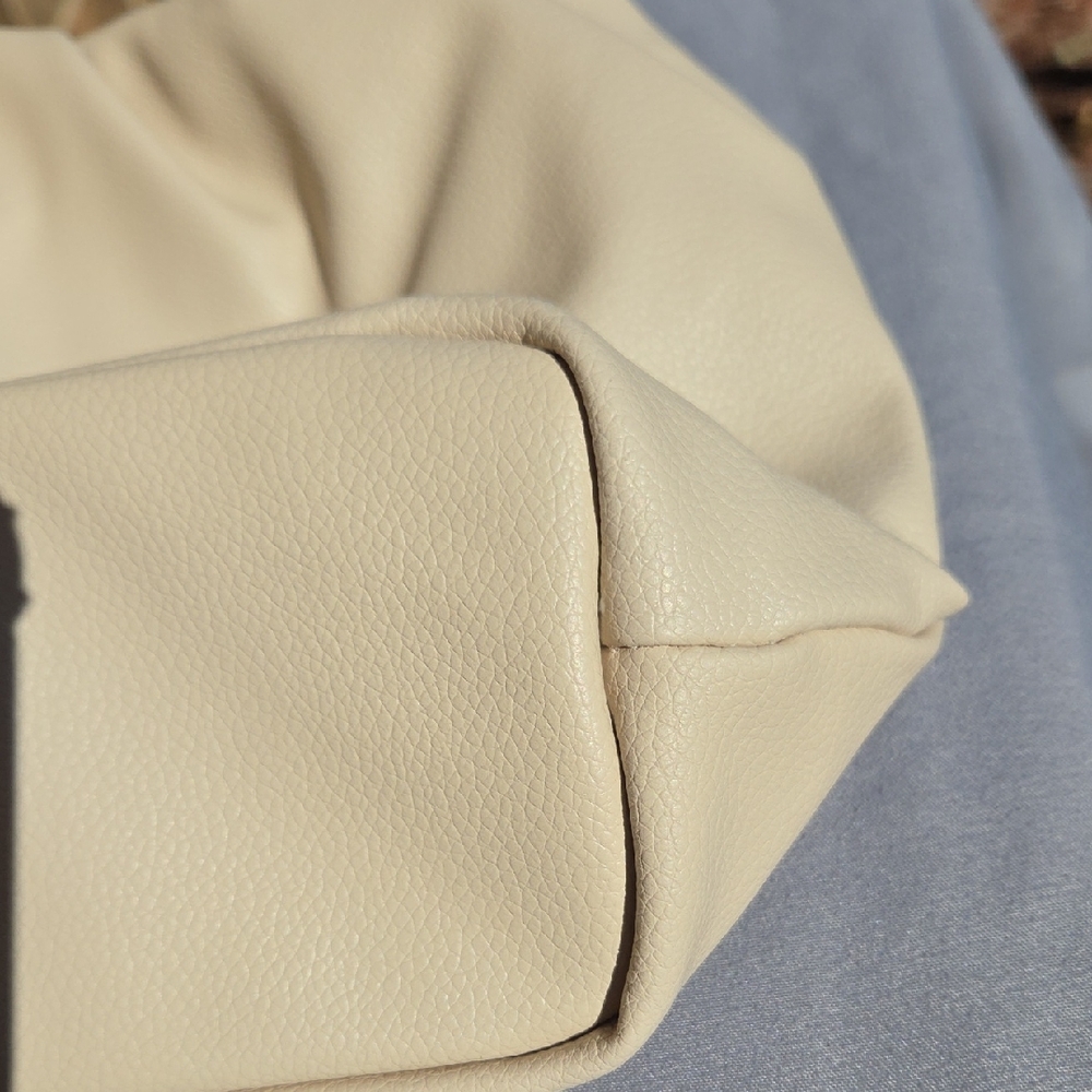 Moroccanoil Soft Cream Cosmetic Pouch - Picture 3 of 10